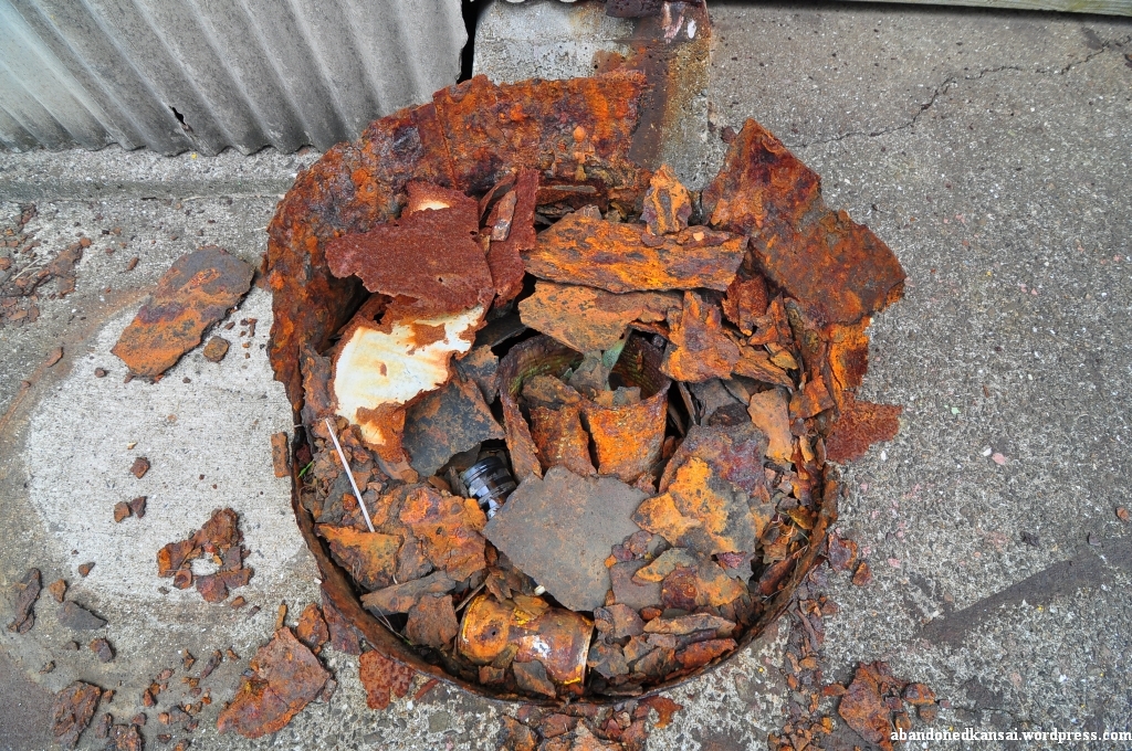 a-rusty-bucket-of-rusting-rust.jpg