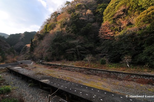 Old Higashi-Aoyama Platform