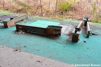 Abandoned Electronic Tee Devices